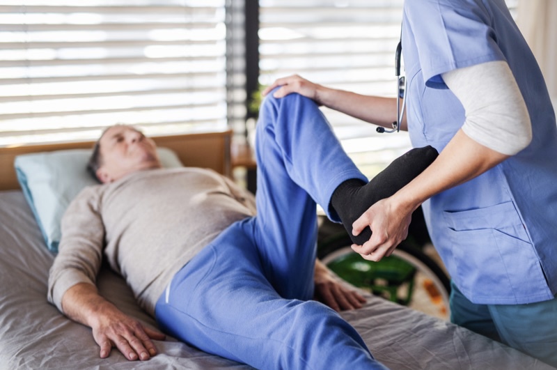 การบริหารร่างกายผู้สูงอายุที่ช่วยเหลือตัวเองไม่ได้หรือติดเตียง